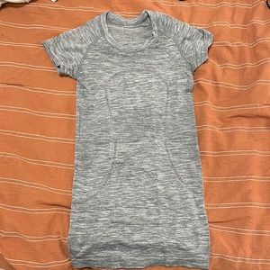 Lululemon gray swiftly tee size 2